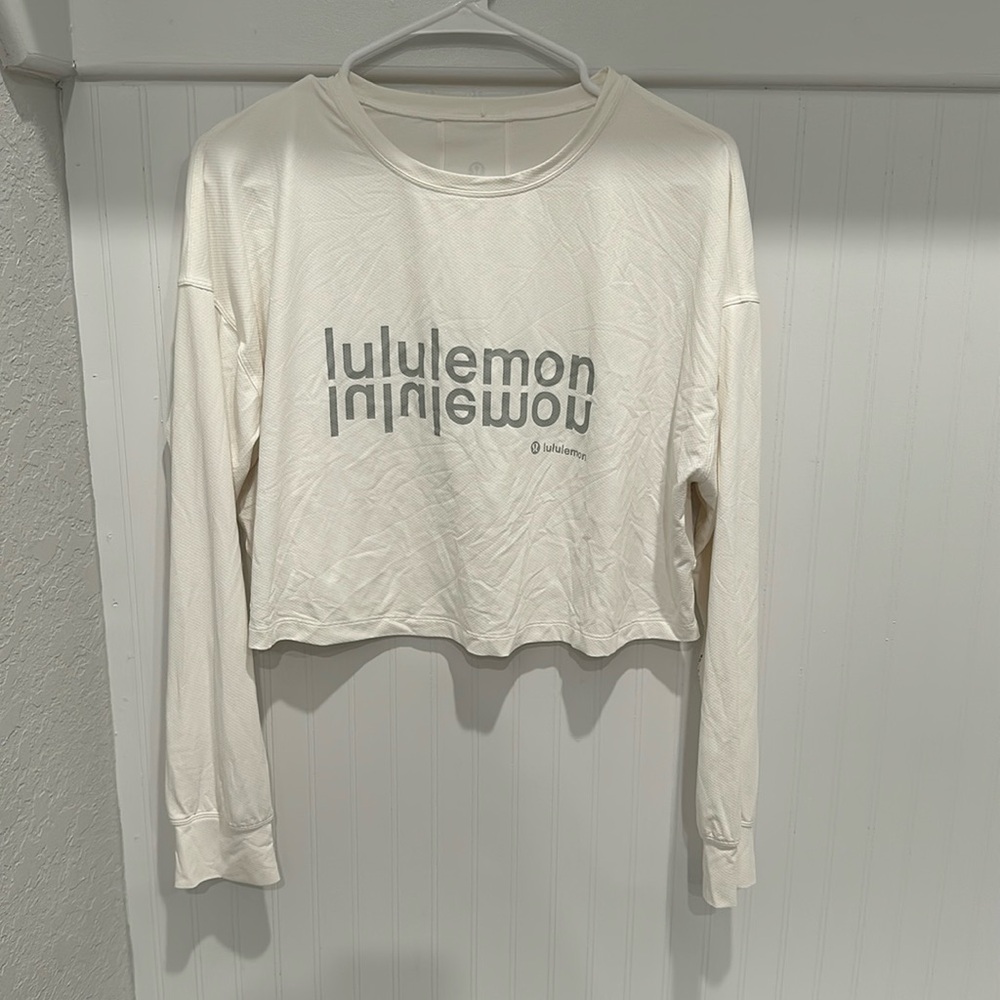 Lululemon muscle love long sleeve motif size 6
